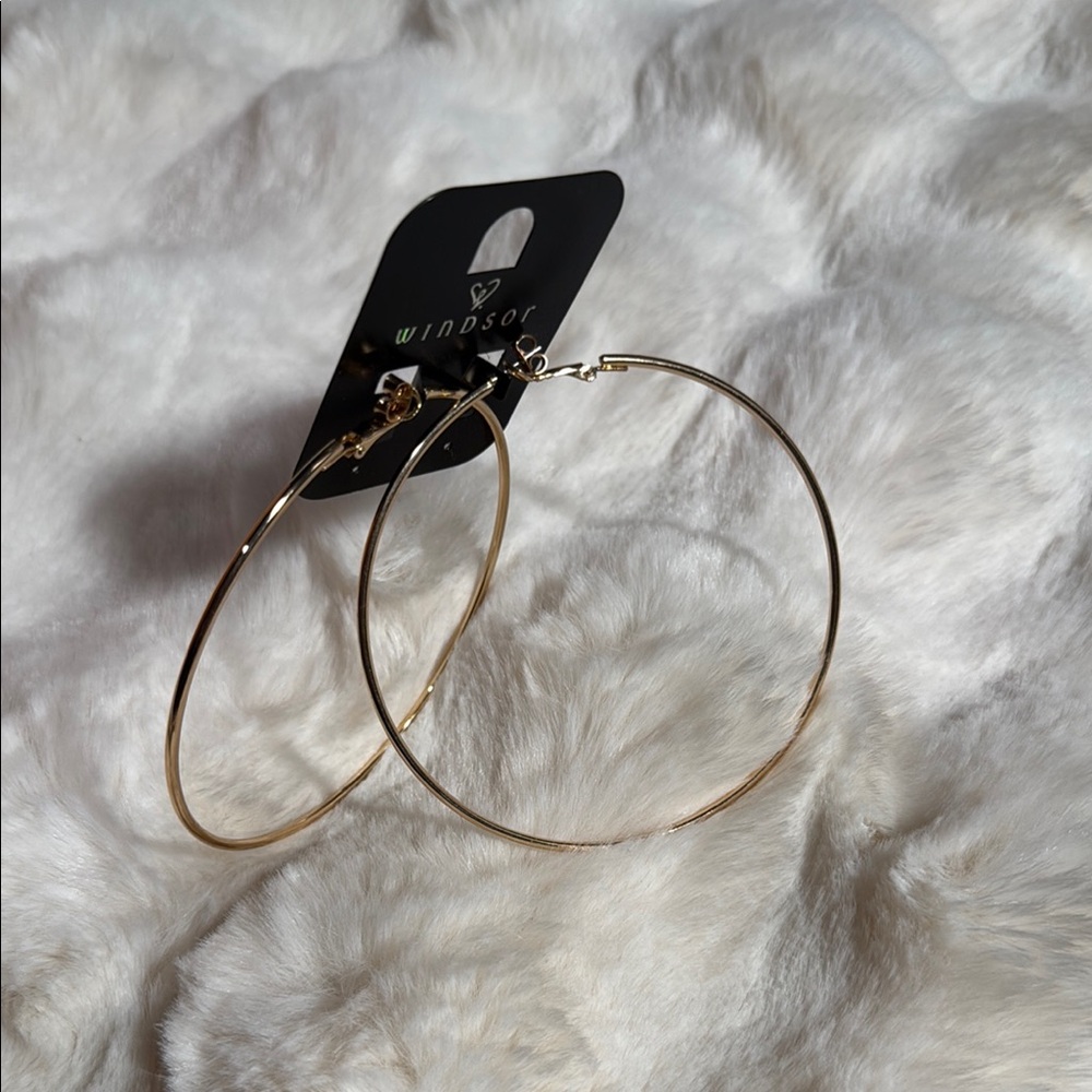Windsor Chic Gold Hoop Earrings - Picture 3 of 5